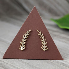 Load image into Gallery viewer, Brass Feather Ear Climber