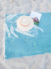 Load image into Gallery viewer, Leaf Flatwoven Turkish Beach Towel Double Sided Sand Free