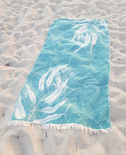 Load image into Gallery viewer, Leaf Flatwoven Turkish Beach Towel Double Sided Sand Free