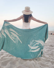 Load image into Gallery viewer, Leaf Flatwoven Turkish Beach Towel Double Sided Sand Free