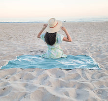 Load image into Gallery viewer, Leaf Flatwoven Turkish Beach Towel Double Sided Sand Free