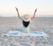 Load image into Gallery viewer, Leaf Flatwoven Turkish Beach Towel Double Sided Sand Free